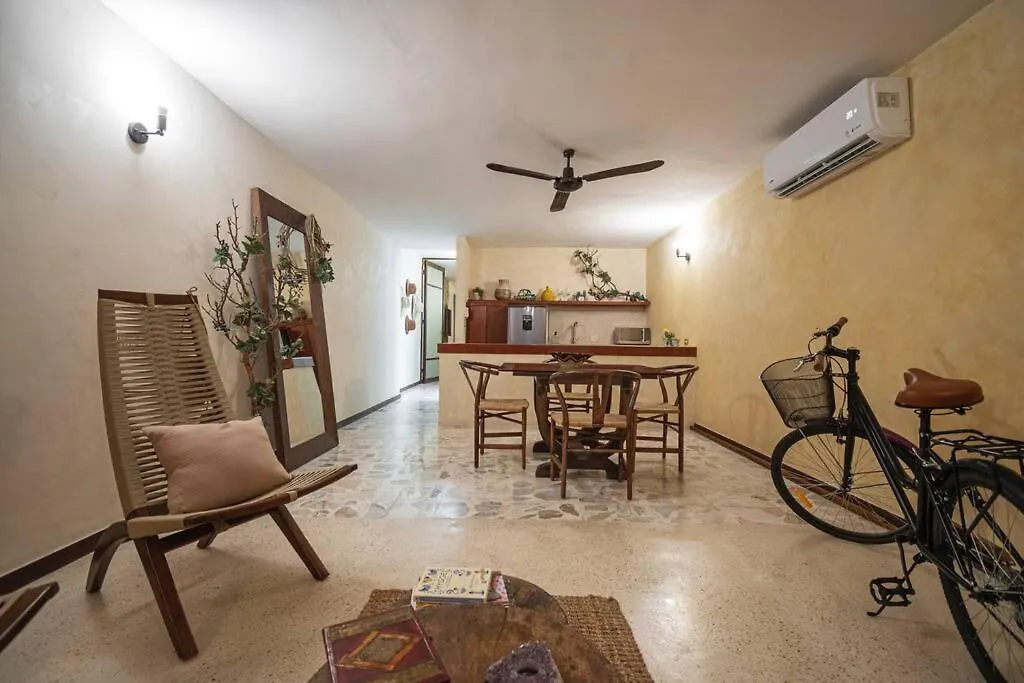 Casa Itinerante, Santa Ana / Merida, Centro. Дом отдыха Мерида
