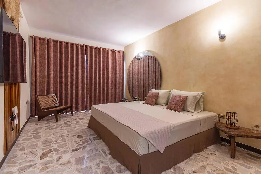 Casa Itinerante, Santa Ana / Merida, Centro. 0*, Мерида